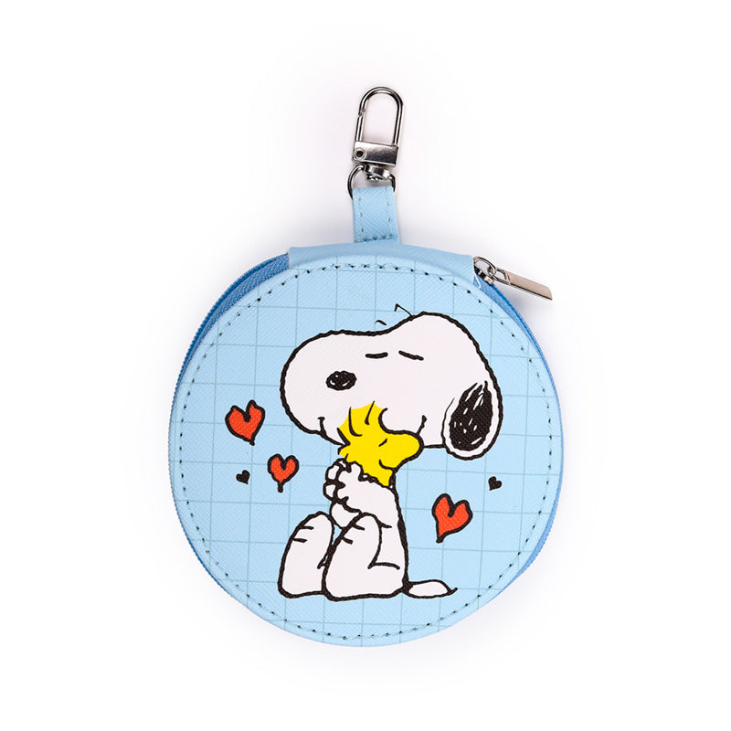 Close-up of the manicure tools in the Peanuts set