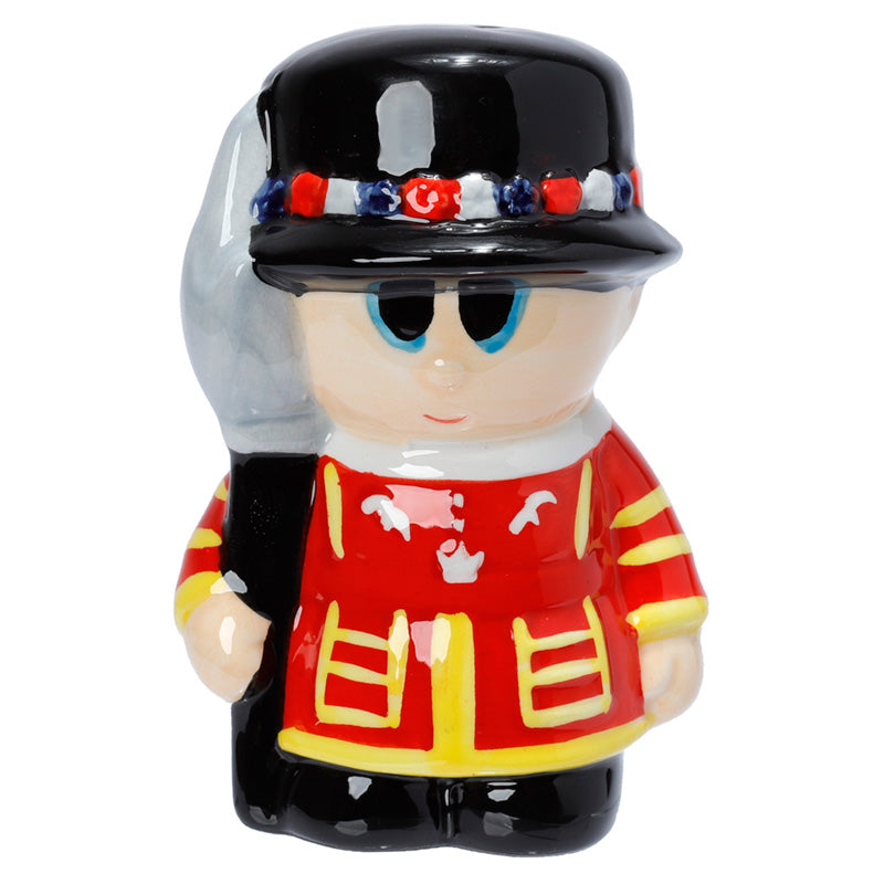 Elegant display of London Guardsman & Beefeater Salt & Pepper Set