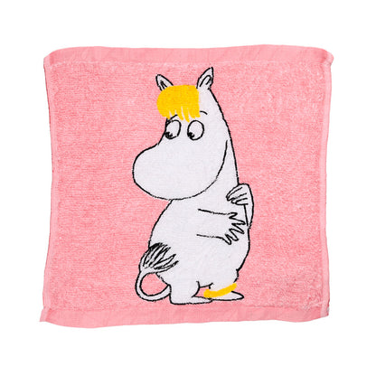 Moomin Tammi towel in a travel setting